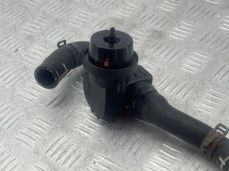 Шланг ОР з клапаном 7P0122049B Volkswagen Touareg