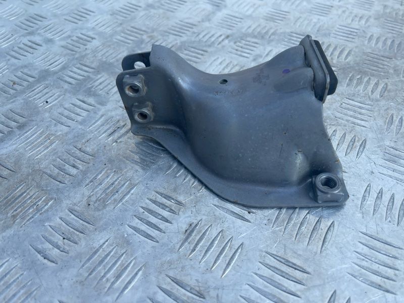 Кронштейн подушки двигуна 4G0399060G Audi A6