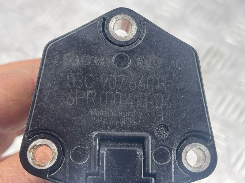 Датчик уровня масла двигателя 03C907660R Audi S4