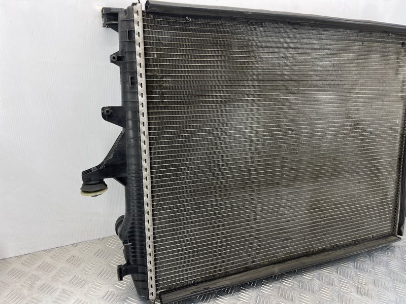 Радіатор охолодження двигуна 7L6121253B Audi Q7