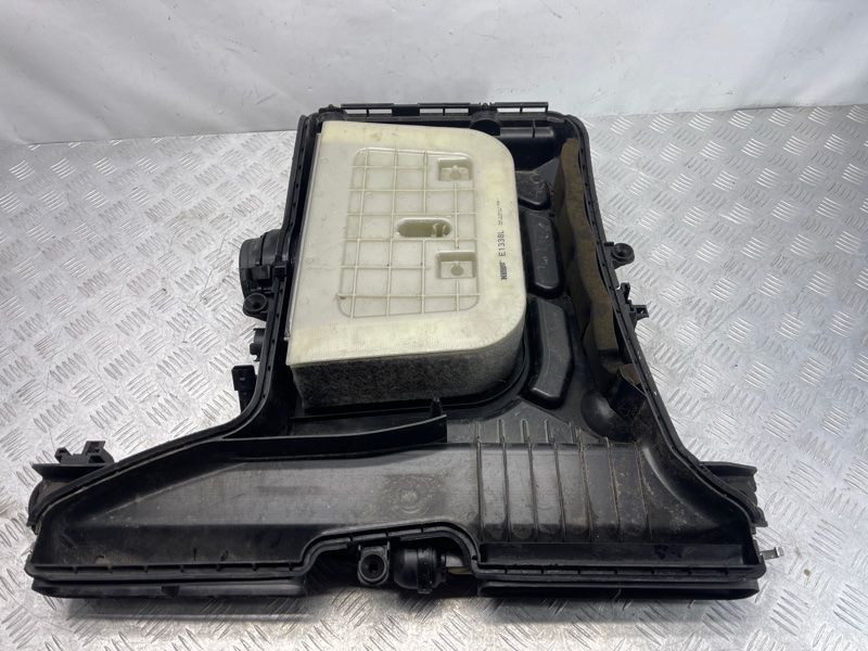 Корпус воздушного фильтра 4M0133837A Audi Q7