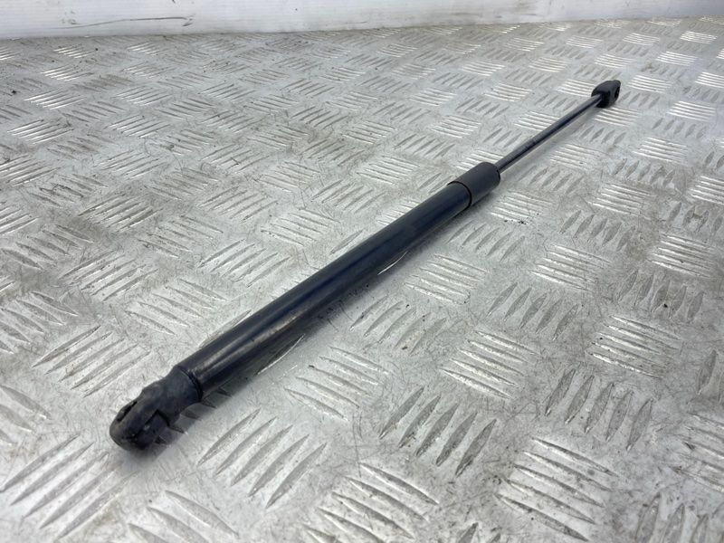 Газовий упор капота 4L0823359 Audi Q7