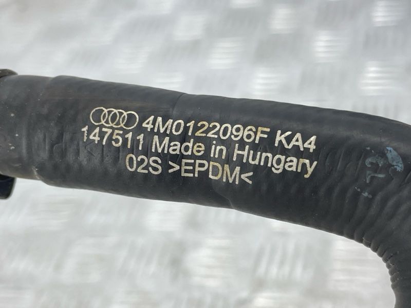 Шланг системи охолодження 4M0122096F Audi Q7