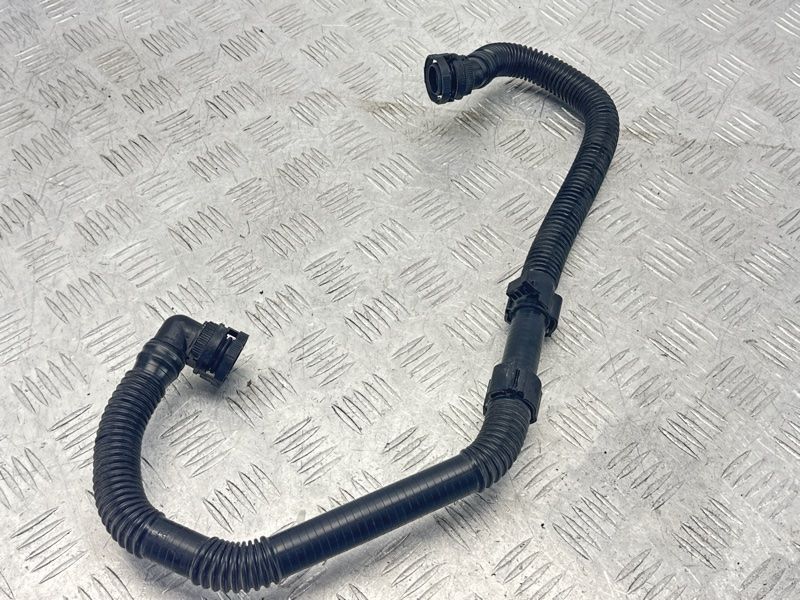 Трубка насоса вторинного повітря 4M0133817J Audi Q7