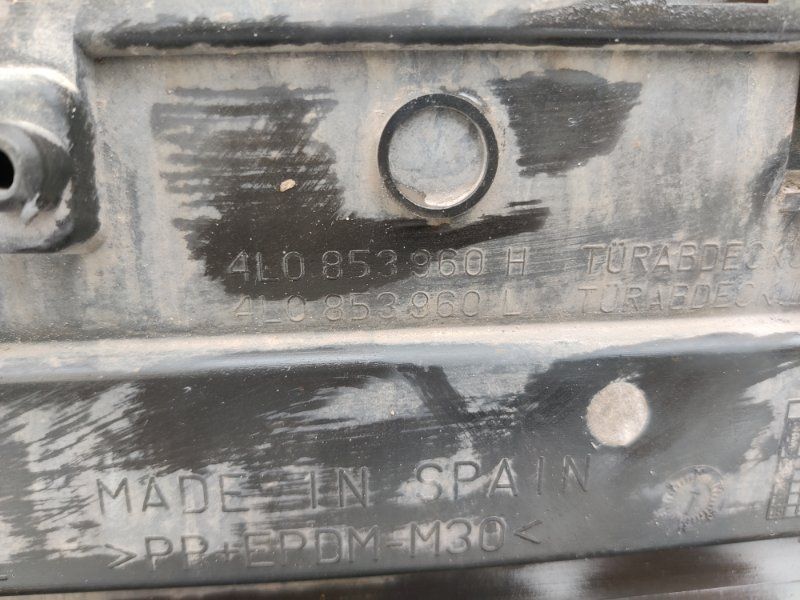 Накладка дверей передня права 4L0853960F Audi Q7 Audi Q7