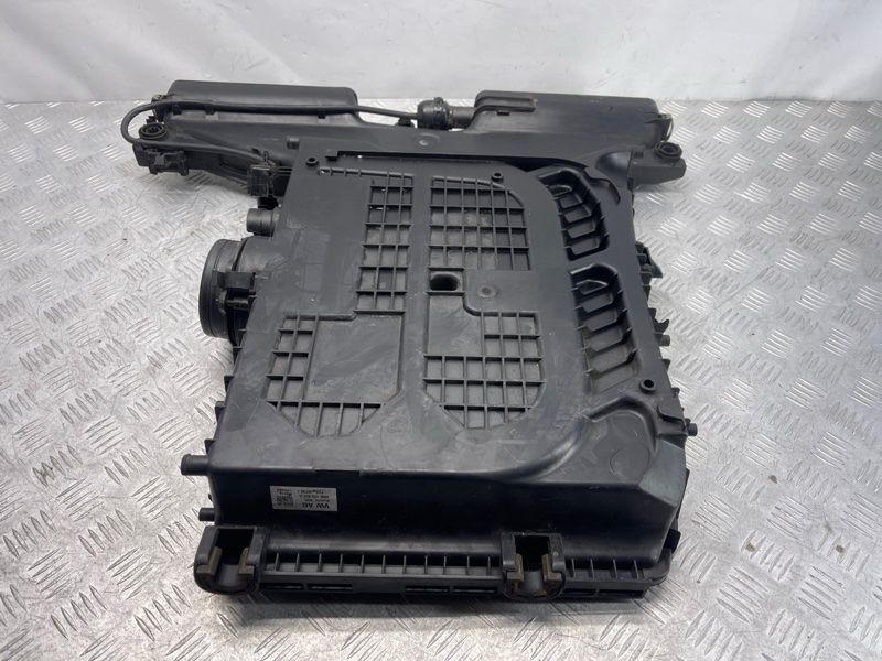 Корпус воздушного фильтра 4M0133837A Audi Q7