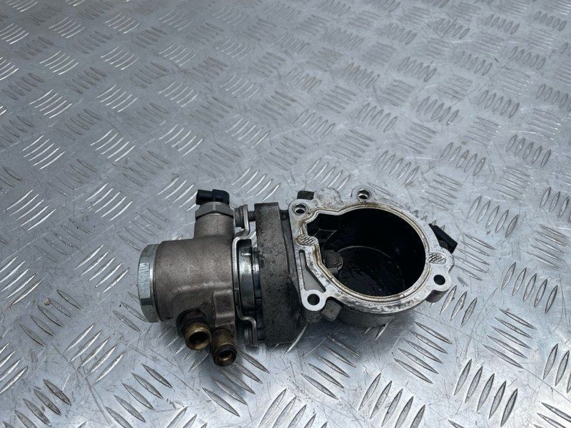 Паливний насос 06E103535A Audi Q7