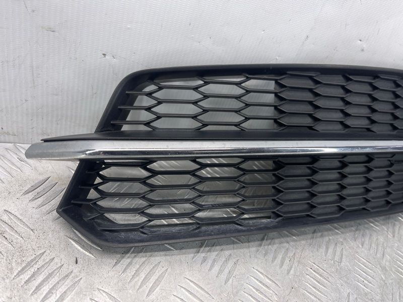 Решітка бампера 4G0807681AF Audi A6