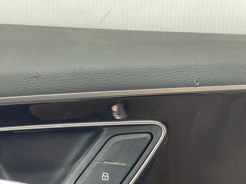 Обшивка дверей Audi Q7