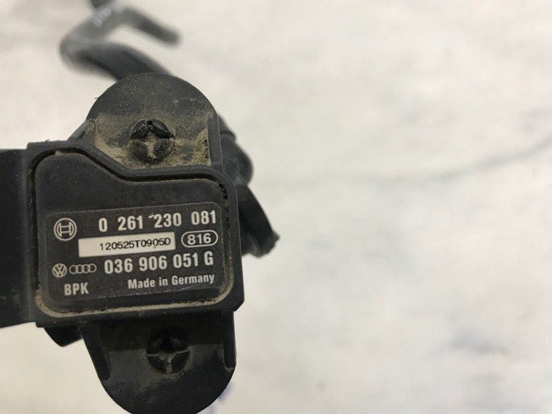 Трубка вакуумна зі зворотнім клапаном 4G1611931D Audi A6