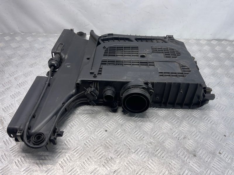 Корпус воздушного фильтра 4M0133837A Audi Q7