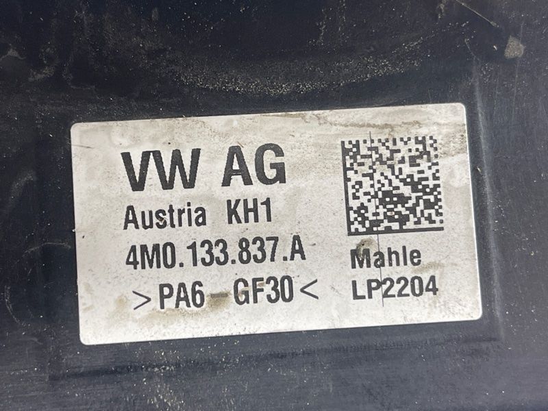 Корпус воздушного фильтра 4M0133837A Audi Q7