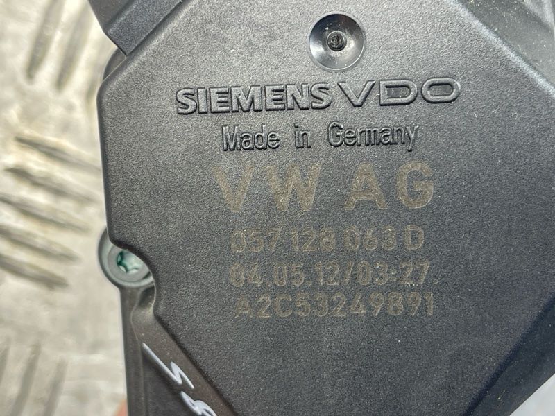 Дросельна заслінка 057128063D Audi Q7