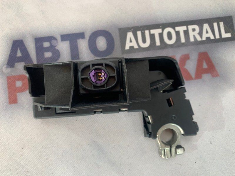 Клема акумулятора KB8J4590 Audi A7