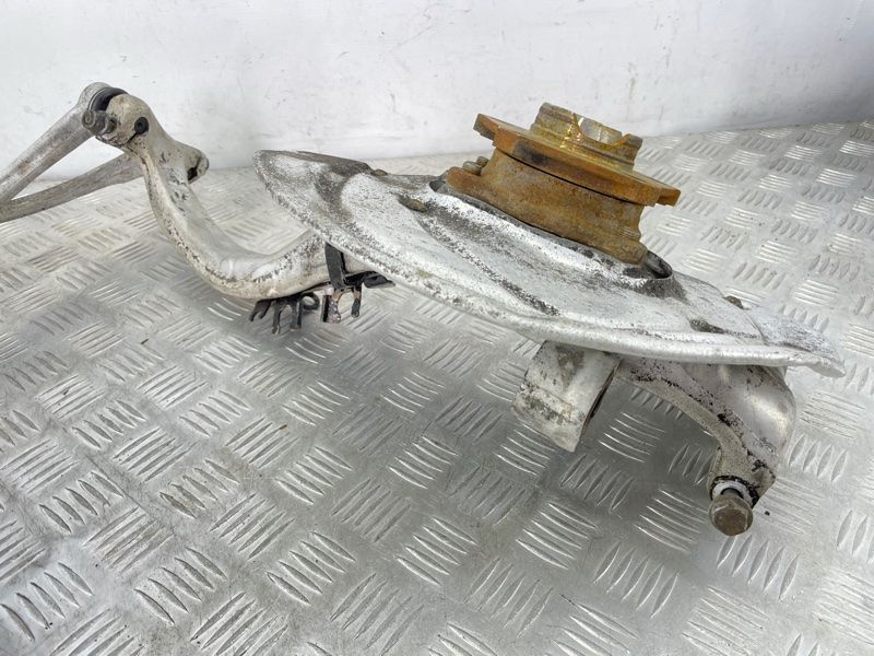 Поворотный кулак / Цапфа 8W0407241F Audi A4 Allroad