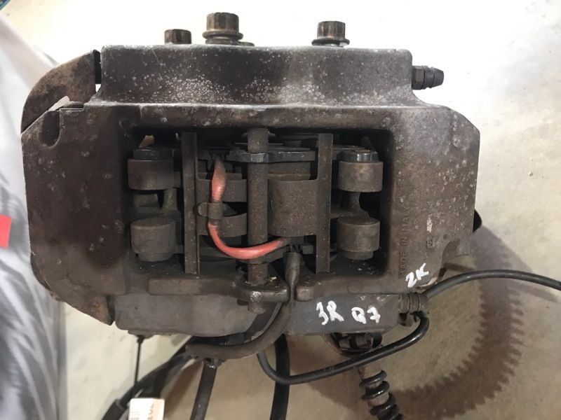 Суппорт тормозной 7L6615424L Audi Q7