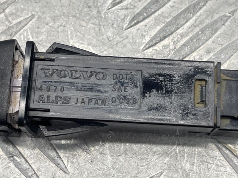 Кнопка аварійки 9123684 Volvo XC60