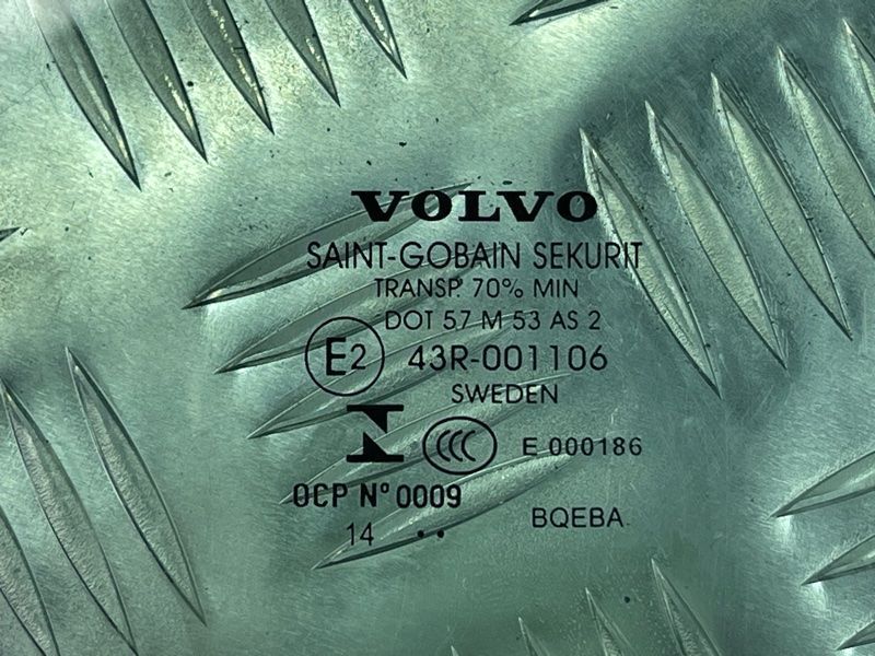 Стекло двери Volvo XC90