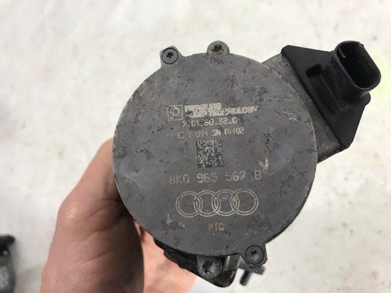 Насос охолоджувальної рідини 8K0965567B Audi S7