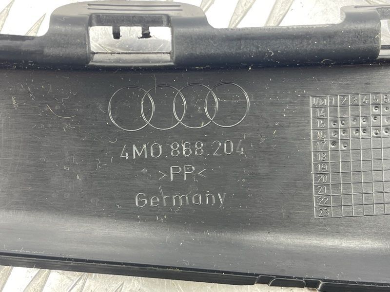 Облицювання стійки Audi Q7