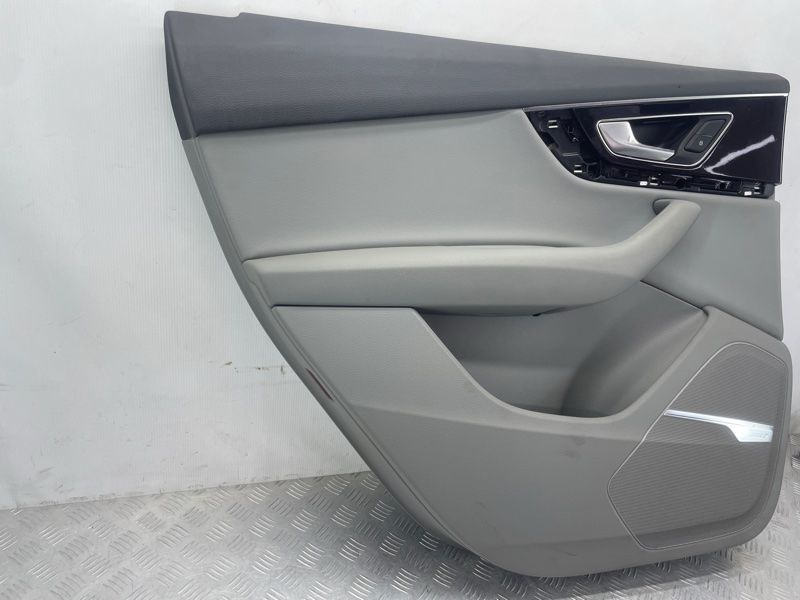 Обшивка дверей Audi Q7
