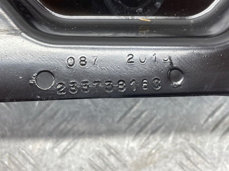 Накладка жабо 23373816 Chevrolet Colorado