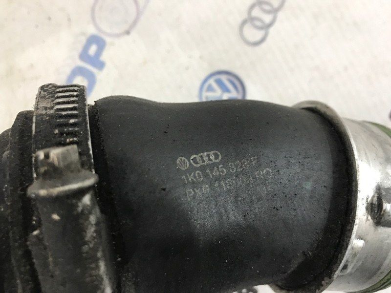 Патрубок інтеркулера 1K0145840R Volkswagen CC