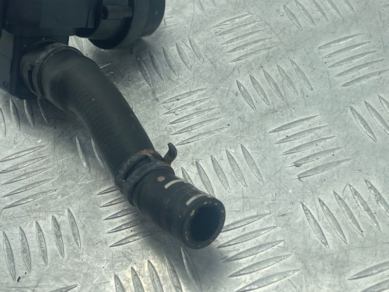 Шланг ОР з клапаном 7P0122049B Volkswagen Touareg