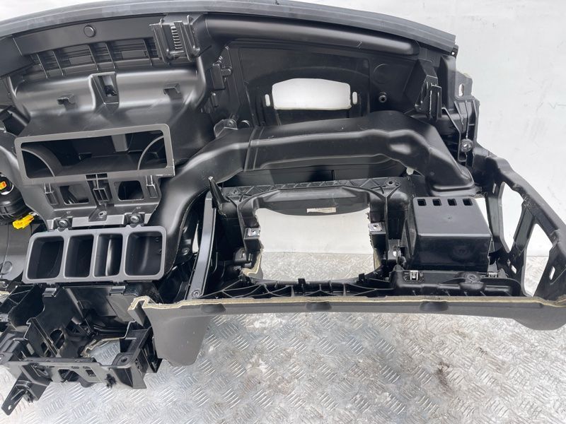 Торпедо з подушкою безпеки Volvo XC90