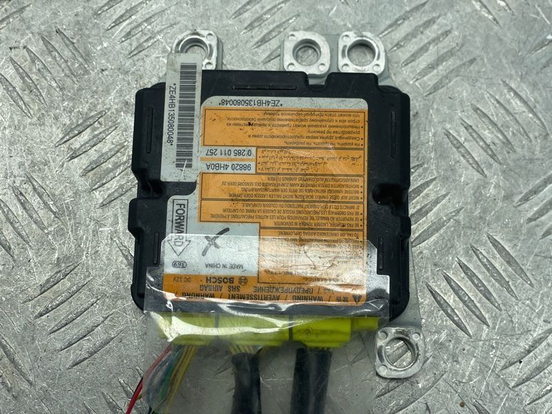 Блок керування подушками безпеки / SRS 988204HB0A Infiniti Q50