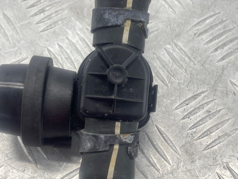 Шланг ОР з клапаном 7P0122049B Volkswagen Touareg