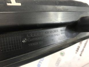 Накладка радіатора 4G0121292E Audi A6