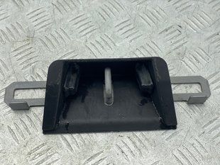 Скоба кришки багажника 39831946 Volvo XC90