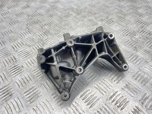 Кронштейн генератора 31430704 Volvo XC90