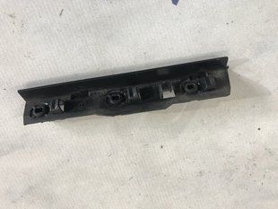 Направляющая / Крепление / Кронштейн бампера 4G8807890 Audi A7