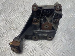 Кронштейн катализатора 05L131425E Audi A6