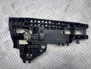 Кронштейн ручки 8T0837885B Audi A4