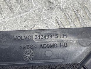 Кутовий молдинг дверей 31349815 Volvo XC90