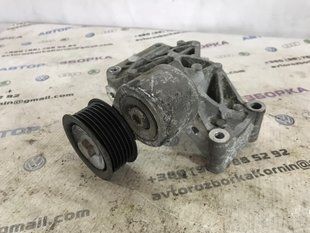 Кронштейн генератора 06E903143G Audi Q7