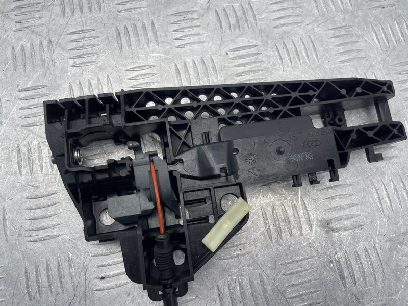 Кронштейн ручки 4H0839885 Audi A8