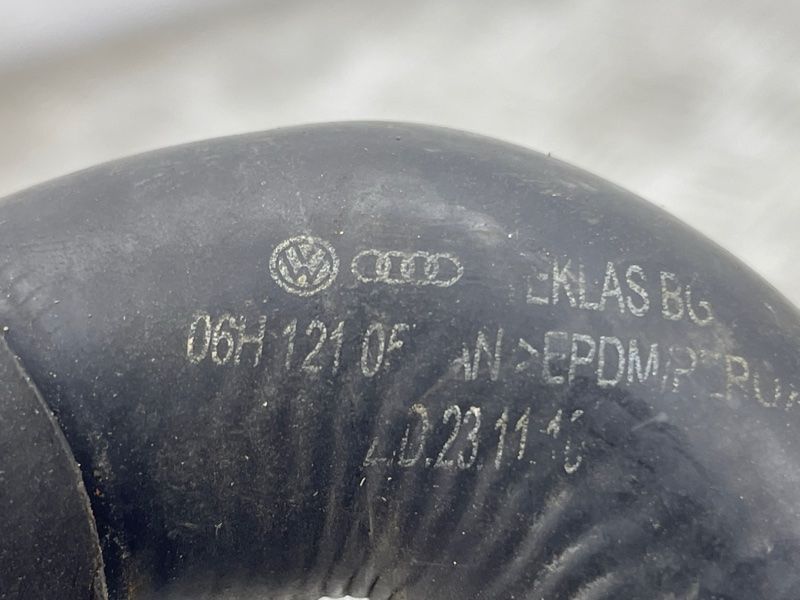 Шланг системи охолодження 06H121057AN Audi A4