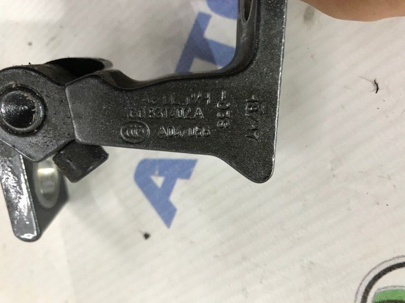 Петля дверей 4G0831402A Audi A6