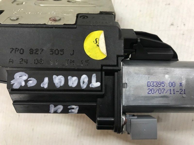 Замок кришки багажника 7P0827505J Volkswagen Touareg