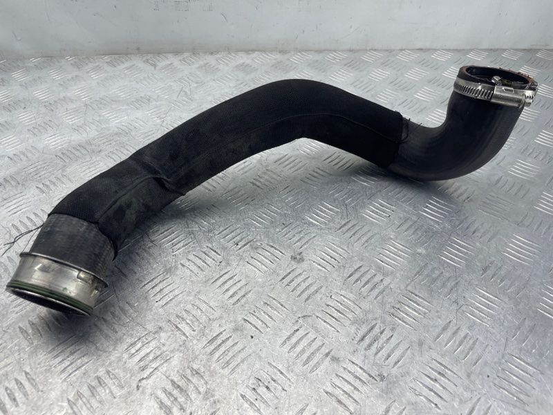 Патрубок інтеркулера 7P0145738B Audi Q7