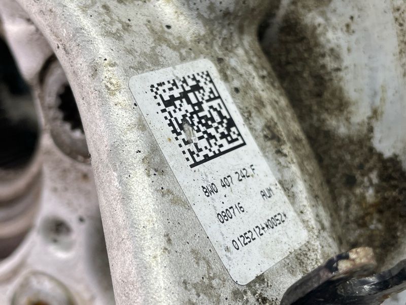 Поворотний кулак / цапфа 8W0407242F Audi A4 Allroad