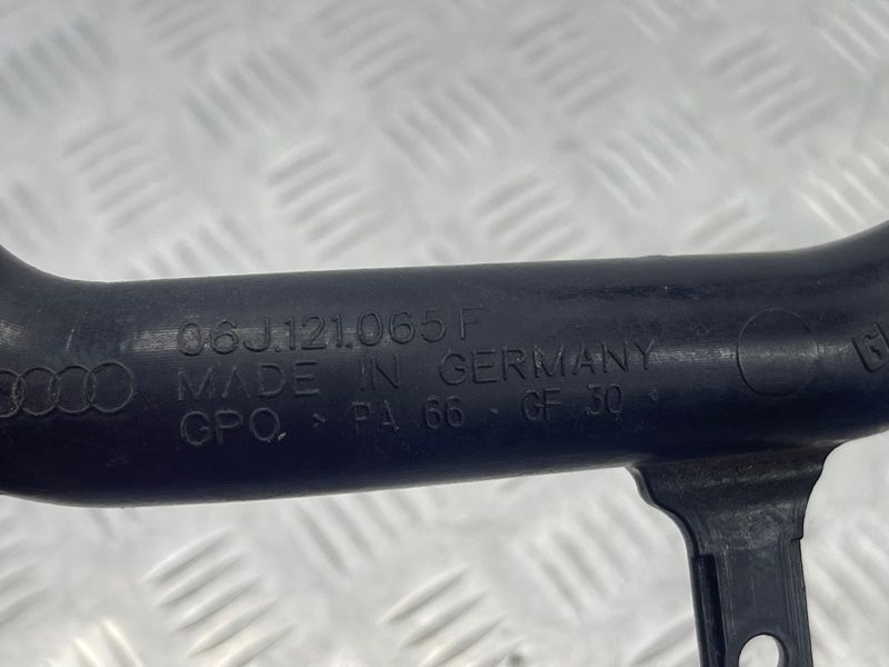 Трубопровід системи охолодження 06J121065F Volkswagen CC