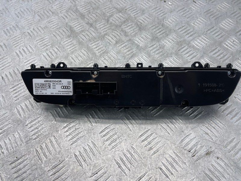 Панель керування клімат-контролем 4M0820043RSWI Audi Q7