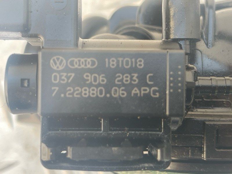 Клапан електромагнітний 037906283C Audi S8
