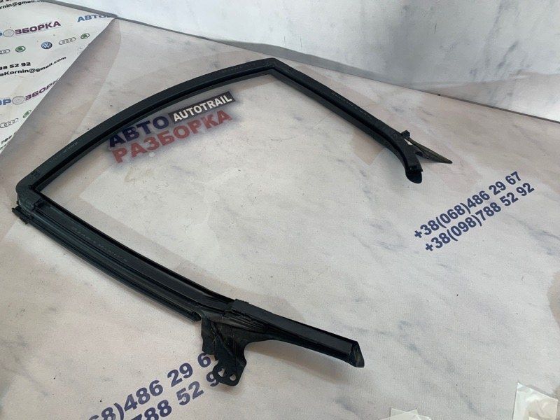Уплотнительная резинка 4G8845696 Audi A7