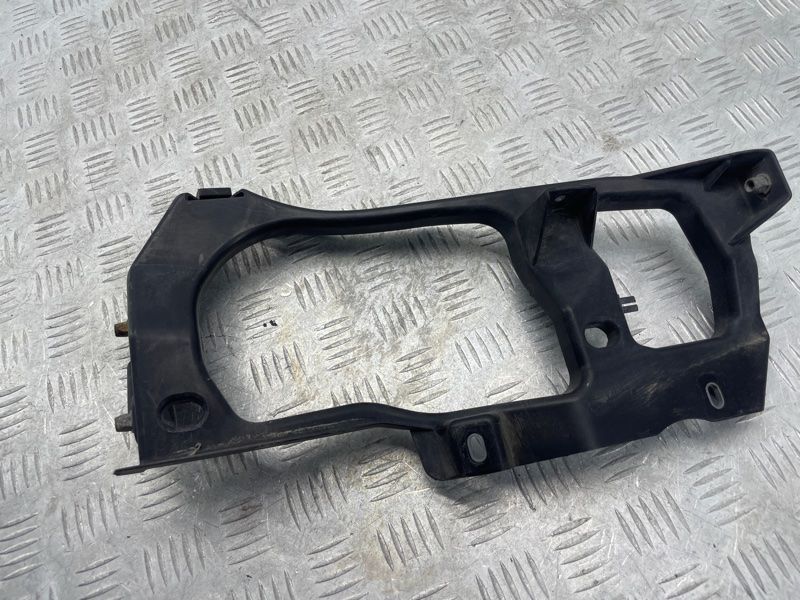Кронштейн / Крепление фары 7P6806510 Volkswagen Touareg